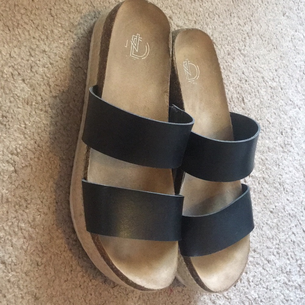 Black wedges / platforms